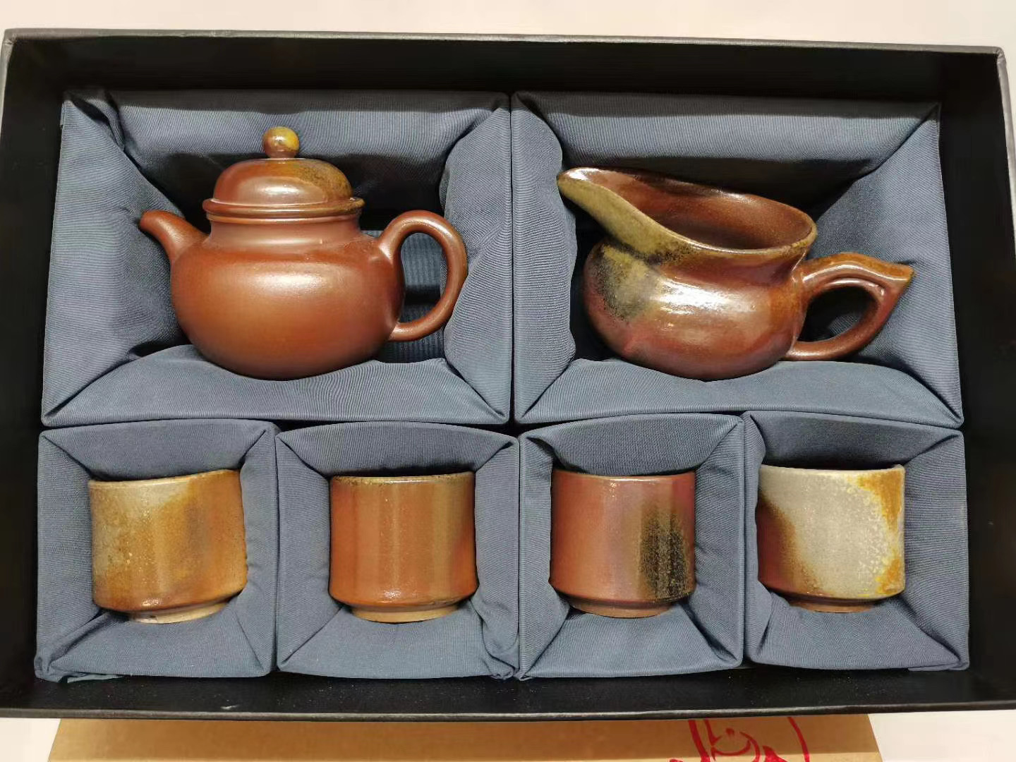 天然坭興陶柴燒壺，層次多變、色彩豐富的肌理和釉面